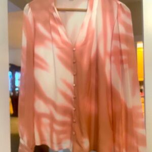New Calvin Klein Womens blouse size large
White and salmon pink color.